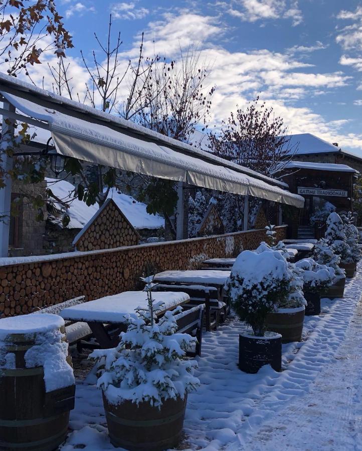Hotel Ambassador Voskopojë Extérieur photo