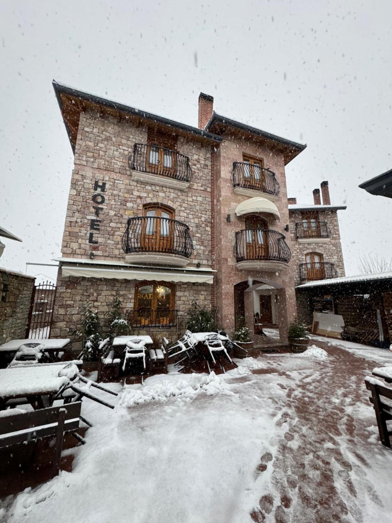 Hotel Ambassador Voskopojë Extérieur photo