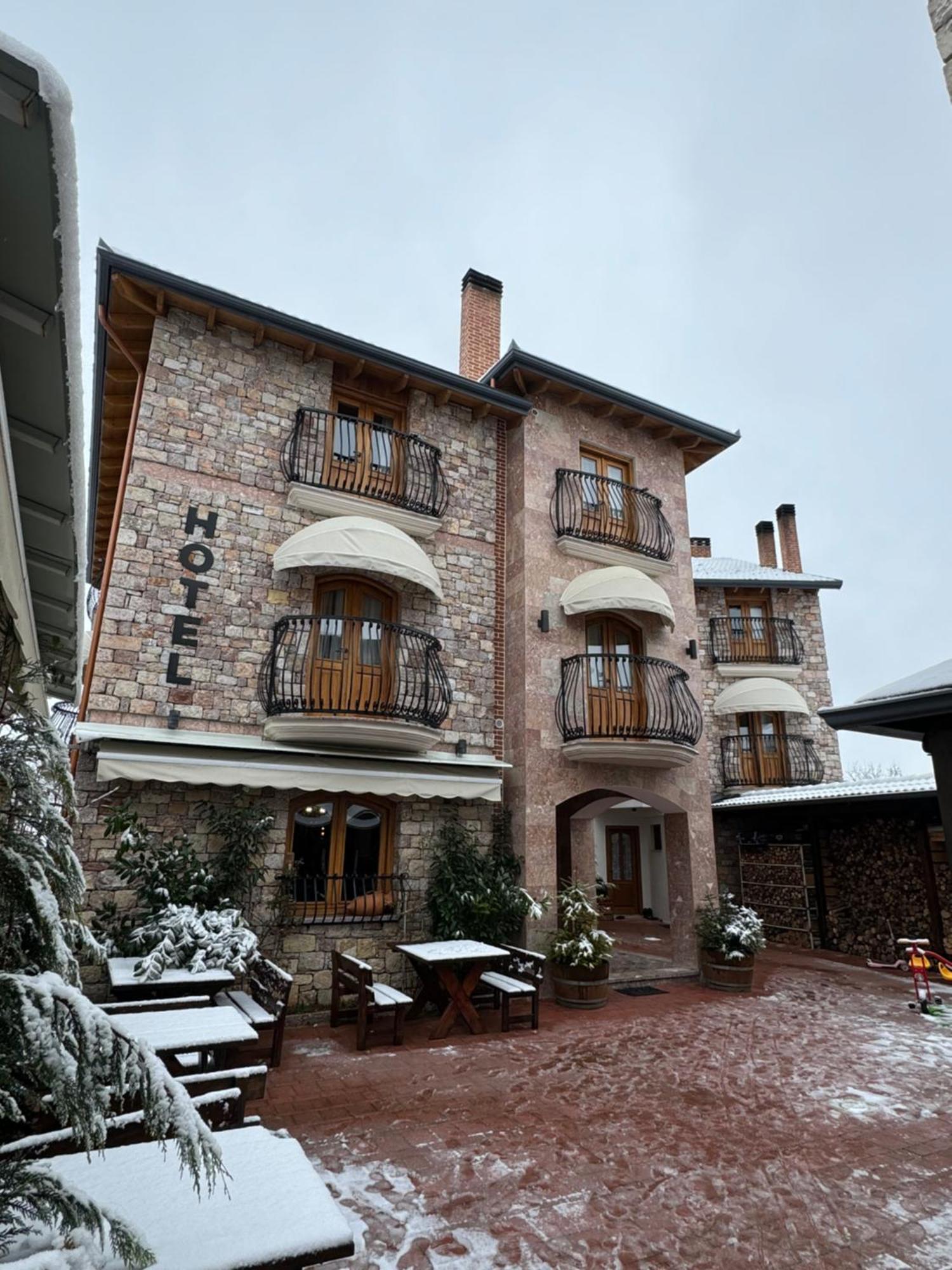 Hotel Ambassador Voskopojë Extérieur photo